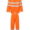 Descubre el Traje de Lluvia HI-VI RAINSET de Payper, diseñado para ofrecer protección y visibilidad en entornos húmedos. Encuentra la combinación perfecta con nuestro calzado de industria.