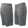Imagen de bermudas clásicas de hombre en color elegante con cierre de cremallera y botón. Diseño cómodo con múltiples bolsillos y trabillas en la cintura para mayor comodidad y estilo.