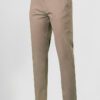 Pantalón Hombre Chino: Elegancia y Versatilidad en tu Uniforme.