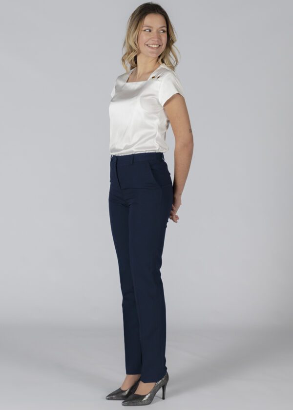 Pantalón Mujer GOMA TRASERA TRIVIAL: Comodidad Innovadora para tu Jornada Laboral.