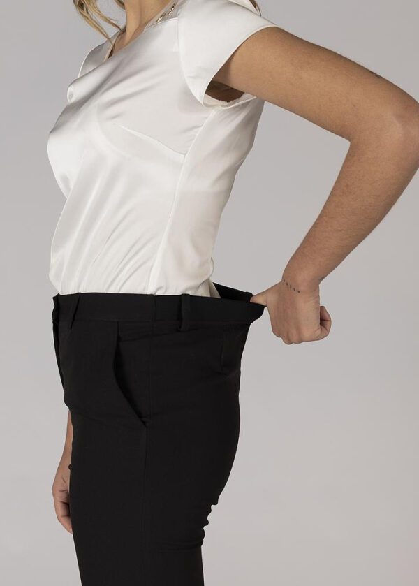 Pantalón Mujer GOMA TRASERA TRIVIAL: Comodidad Innovadora para tu Jornada Laboral.