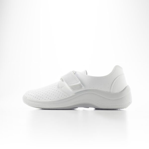 Calzado Mycodeor Velcro Perforado, transpirable y con ajuste de velcro.