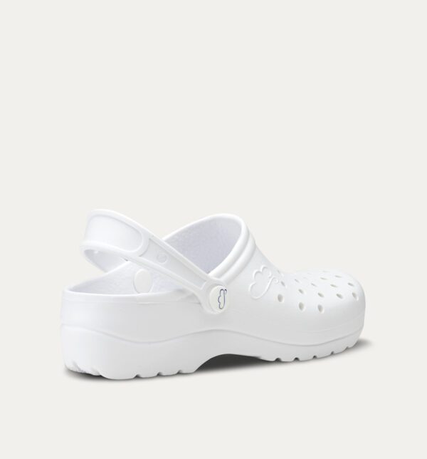 Calzado Feliz Caminar Gruyere, ultraligero y con diseño distintivo en color blanco